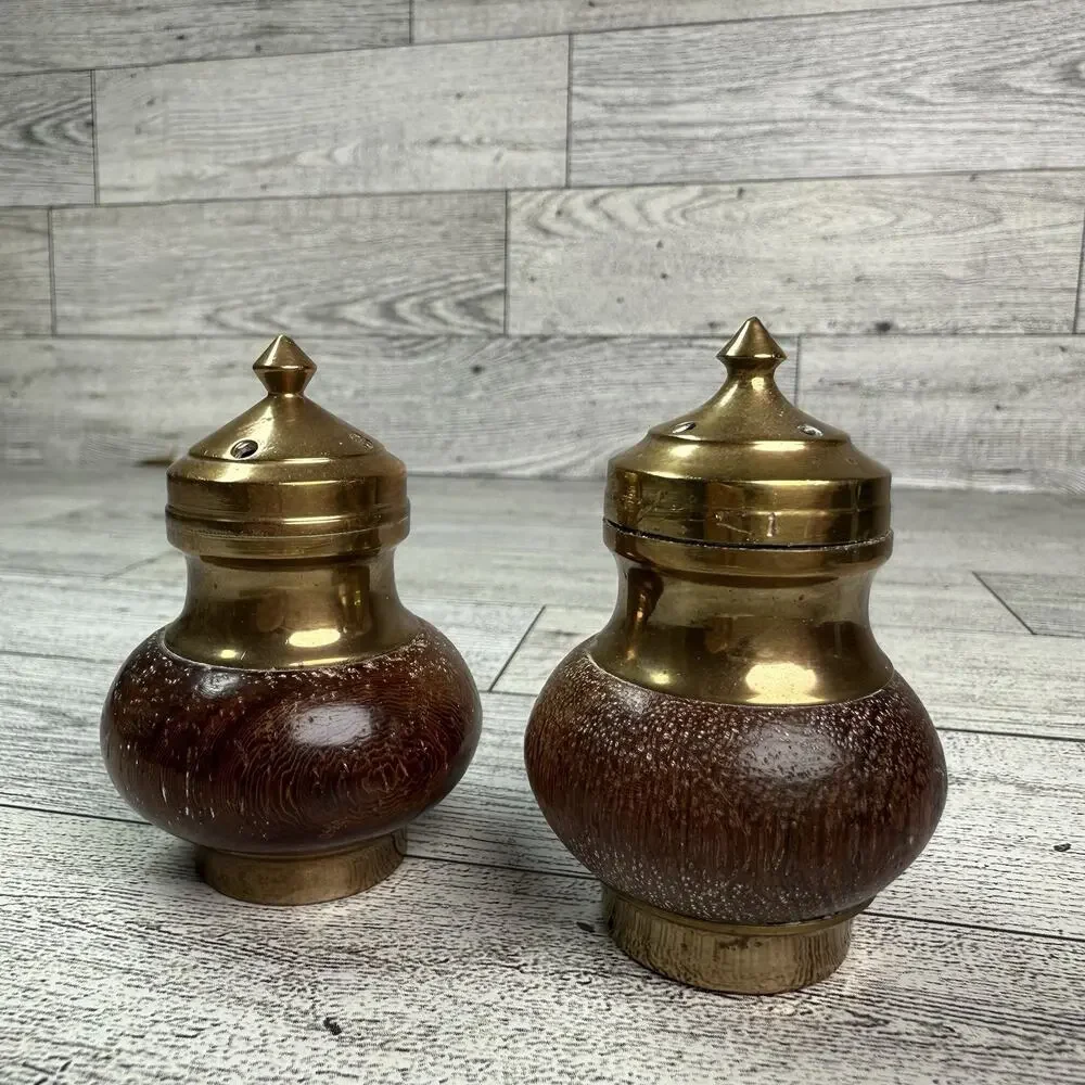 VINTAGE BRASS & WOOD TABLE SALT AND PEPPER SHAKERS Small Size‎ Taiwan Made